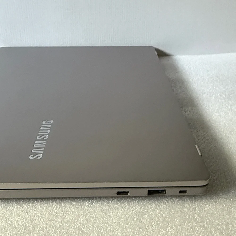 Samsung - 15.6